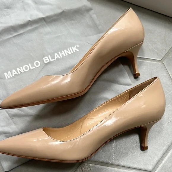 Manolo Blahnik Women's Beige Pumps